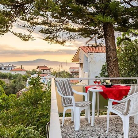 Seaside Family Haven - Avia'S Spacious Getaway Bagian luar foto