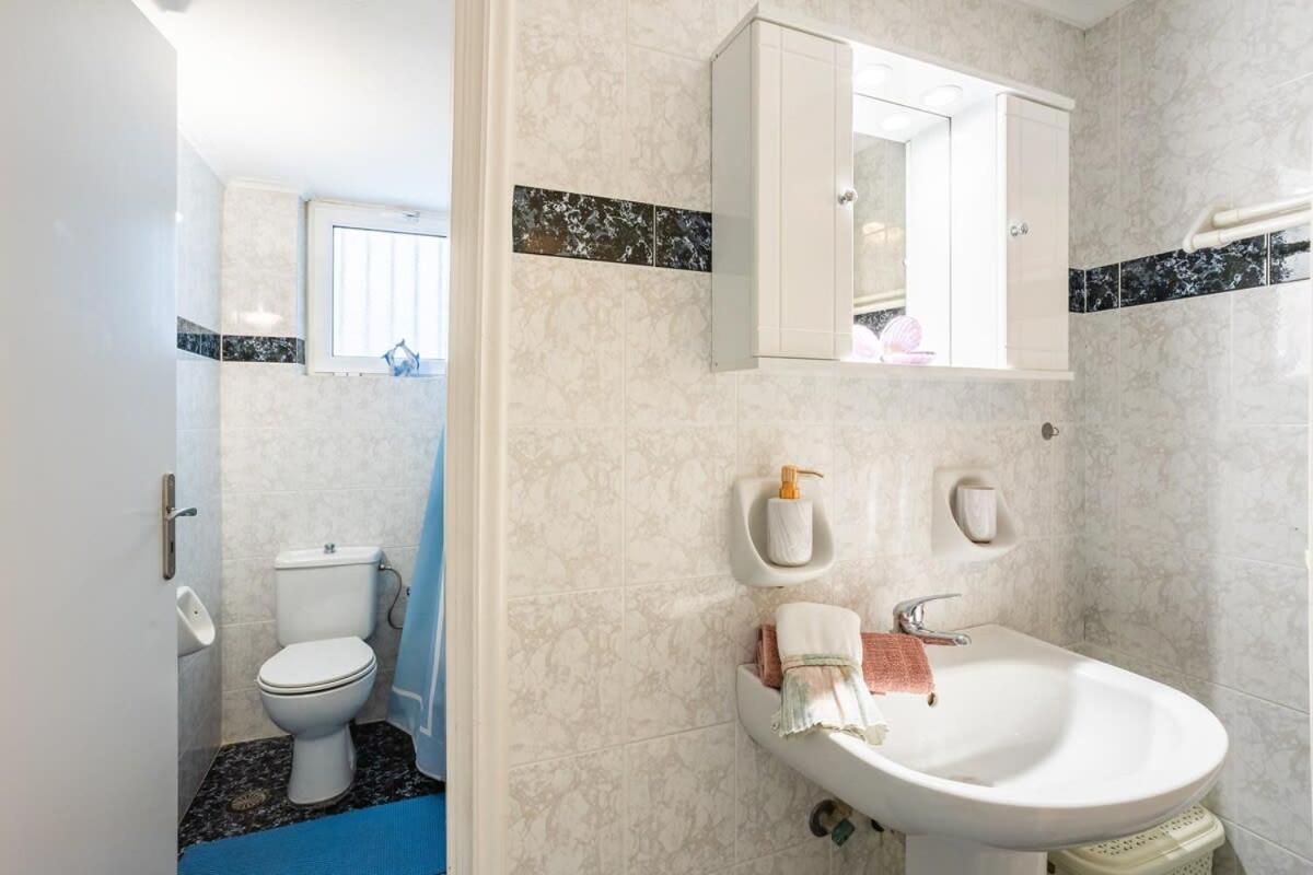 Seaside Family Haven - Avia'S Spacious Getaway Bagian luar foto